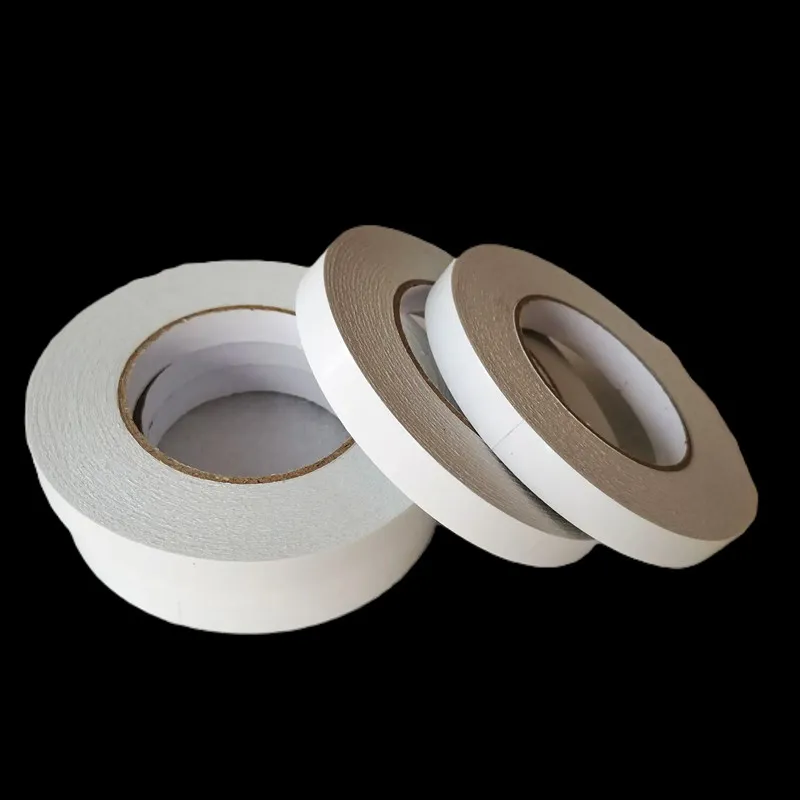 Olieagtig dobbeltklæbende tape